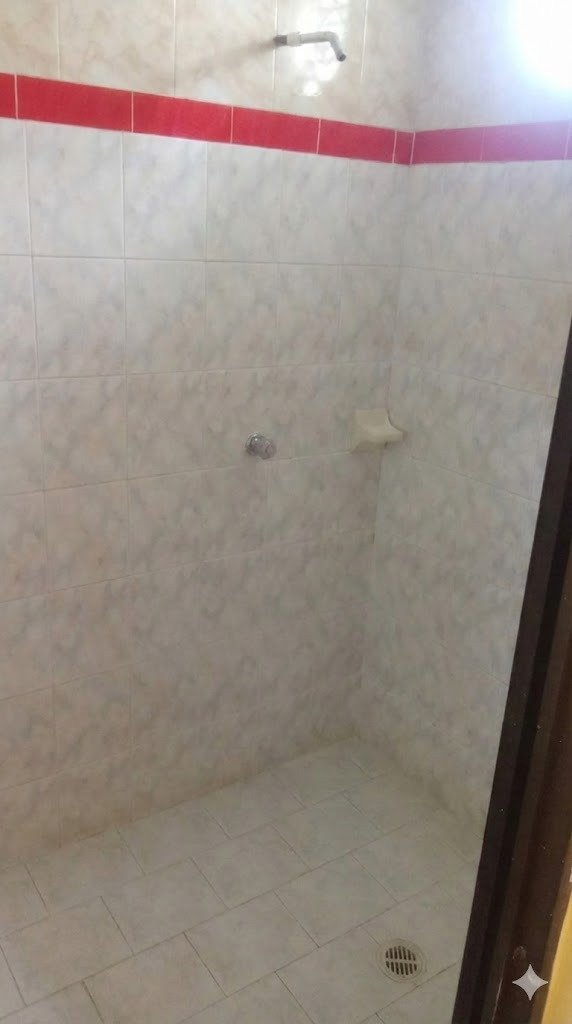 Ducha con agua caliente